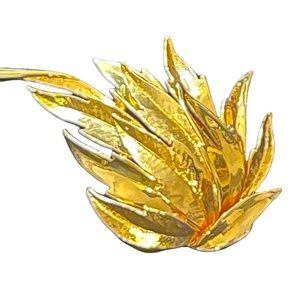 Vintage fancy gold leaf brooch